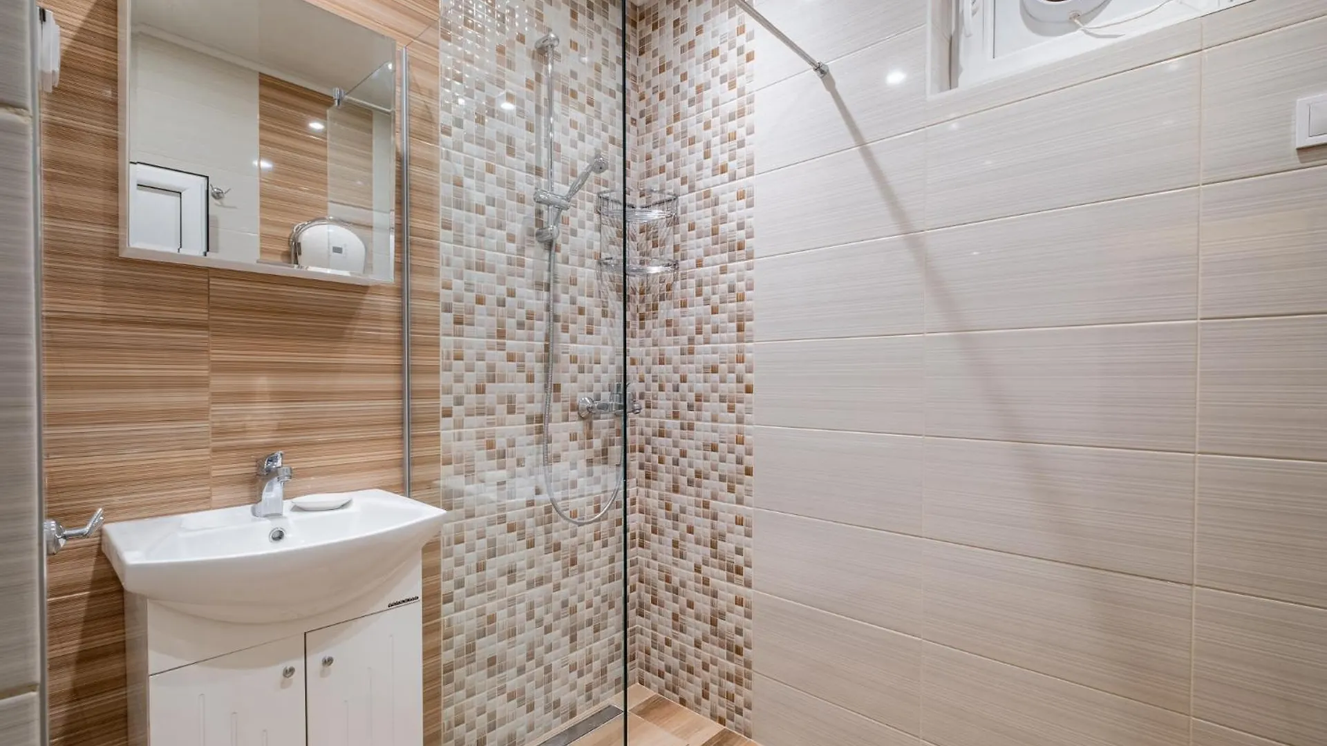 Bella 2Br Apartment فارنا